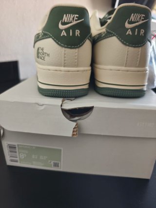 Zapatillas Verdes y Blancas