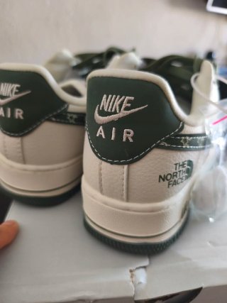 Zapatillas Verdes y Blancas