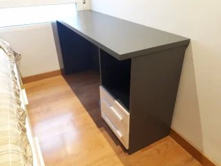 Dormitorio infantil con litera y armario