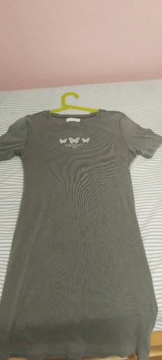 Vestido  gris con mariposas