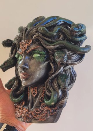 Figura Medusa con serpientes