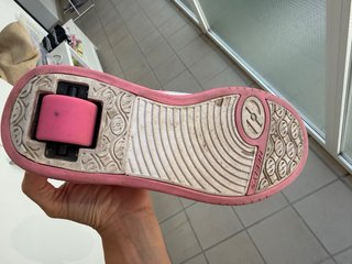 Zapatillas Heelys con ruedas rosas y blancas
