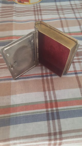 Pastillero metálico forma libro