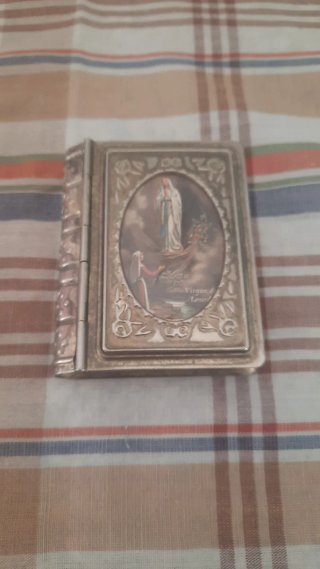 Pastillero metálico forma libro
