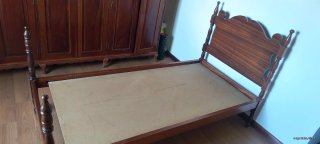 Cama individual de madera maciza