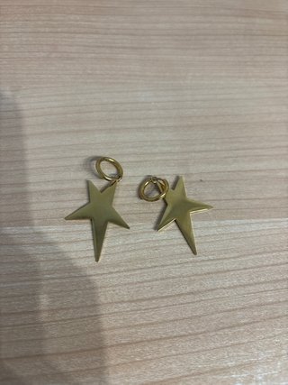 Pendientes de estrella dorados