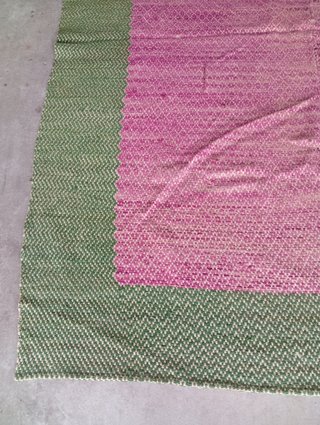 ANTIGUA COLCHA O ALFOMBRA LANA OJO DE PERDIZ