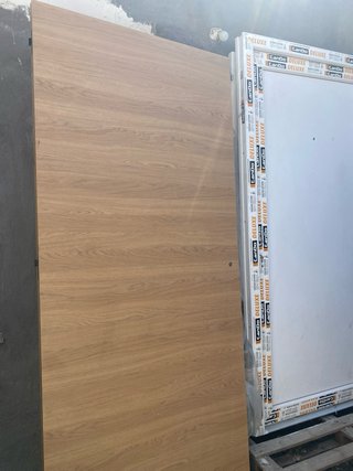 Puerta de madera con acabado roble 92x203 derecha