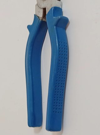 Alicate universal 18 cm robusto mango ergonómico