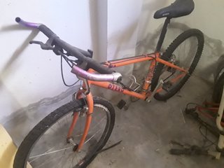 Bicicleta de montaña y piezas