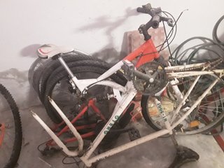 Bicicleta de montaña y piezas