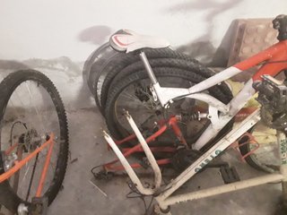 Bicicleta de montaña y piezas