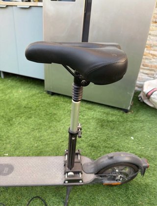 Patinete eléctrico con asiento y cargador