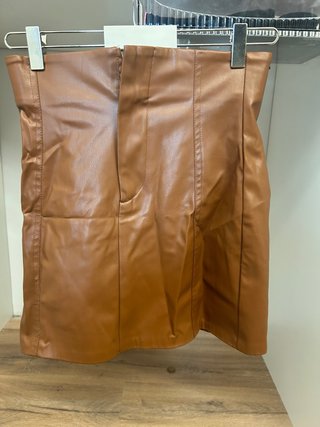 Falda corta Zara marrón Talla XS