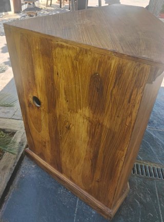 Mueble de esquina de madera maciza