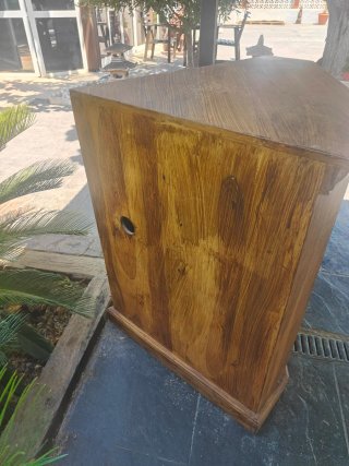 Mueble de esquina de madera maciza