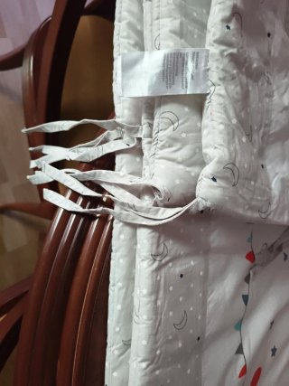 Protector de cuna bordado