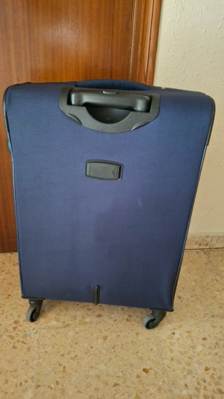 Maleta azul de viaje