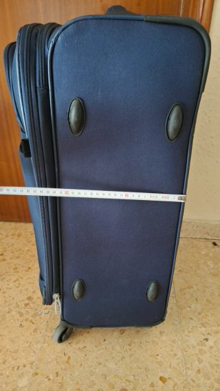 Maleta azul de viaje