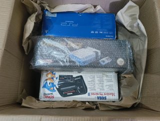 Collezione di videogiochi e console vintage