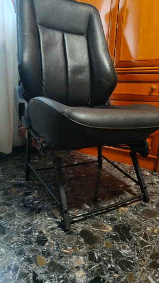 Asiento Mercedes Cuero Simracing