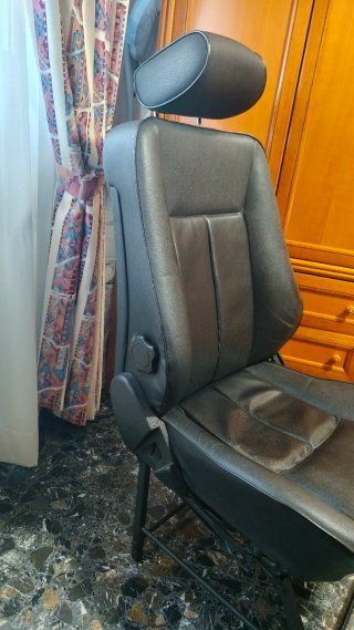 Asiento Mercedes Cuero Simracing