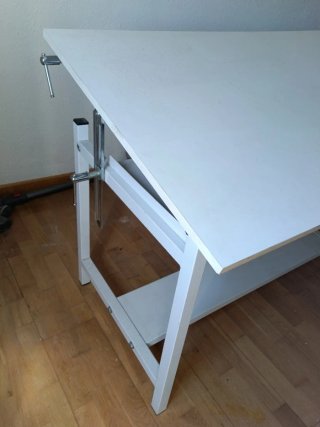 Mesa de dibujo técnico inclinable