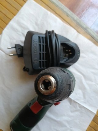 Mini atornillador Bosch+cargador.