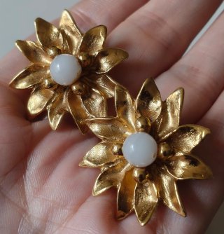 Pendientes Clip Yves Saint Laurent Flor Dorada