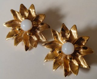 Pendientes Clip Yves Saint Laurent Flor Dorada