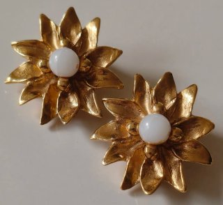 Pendientes Clip Yves Saint Laurent Flor Dorada