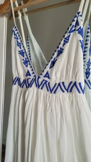 Vestito mare bianco con dettagli blu