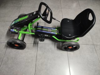 Kart a pedales verde y negro