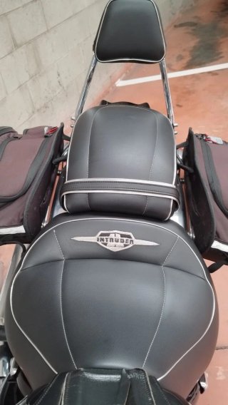 Suzuki Intruder M800 Negra y Cromada