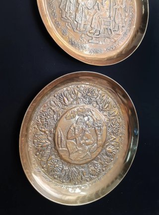 Maravillosos platos persas de bronce repujado