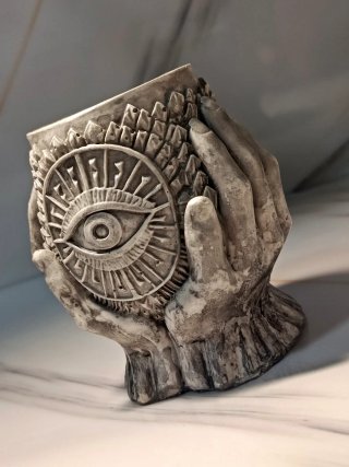 Vaso Scultura Mano Occhio Onniveggente Ornamento