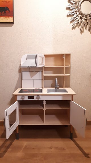 Cocinita de juguete de madera