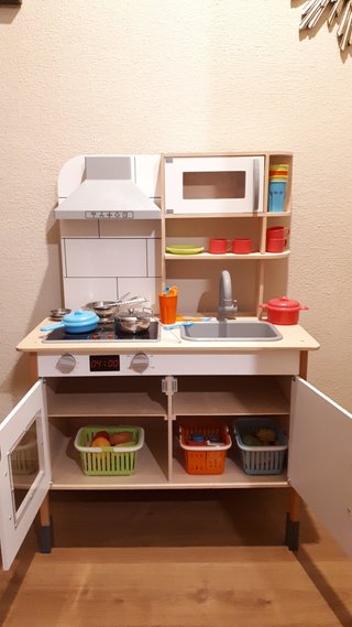 Cocinita de juguete de madera