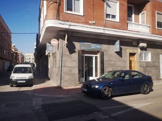 Local comercial en alquiler en Avda. de Abril. - 9 de octubre en Sagunto