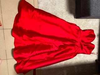 Vestido rojo de fiesta sin tirantes