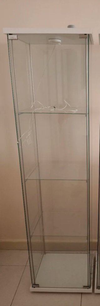 Vitrina de cristal con luz