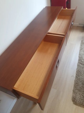 Cómoda Nogal Alta Calidad.Elegante y duradero