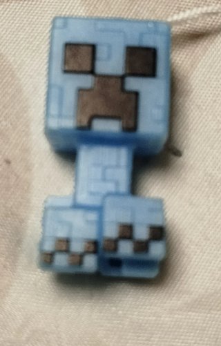 Figura Minecraft Kinder Joy Azul