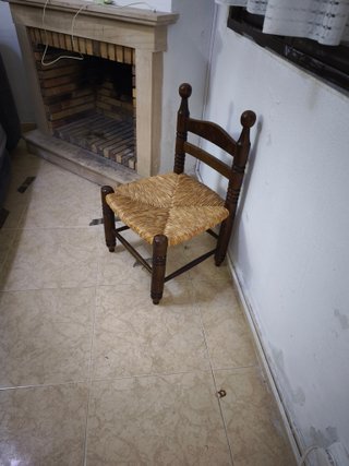 Conjunto 6 sillas de enea y mesa redonda de madera
