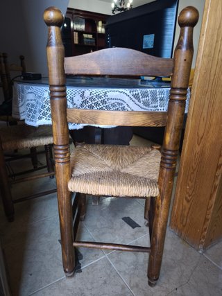 Conjunto 6 sillas de enea y mesa redonda de madera