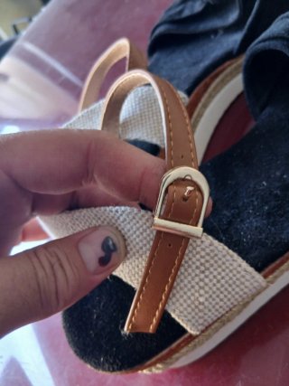 Sandalias negras y beige mujer