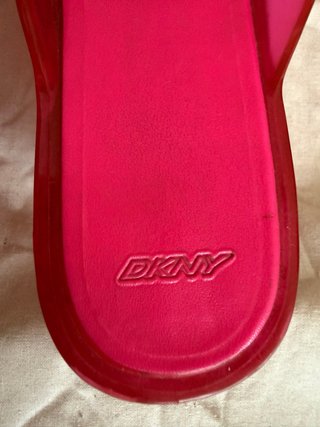 Sandalias DKNY Fucsia