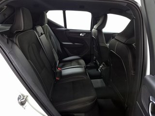 Volvo XC40 2.0 B3 G R-Design Auto