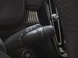 Volvo XC40 2.0 B3 G R-Design Auto