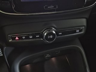 Volvo XC40 2.0 B3 G R-Design Auto